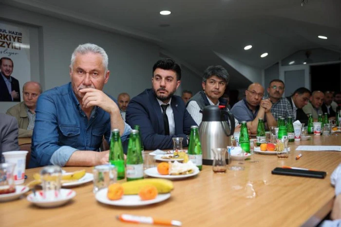 AK Parti Deneyimli Mahalle başkanlarıyla istişare etti