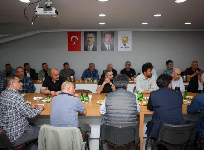AK Parti Deneyimli Mahalle başkanlarıyla istişare etti