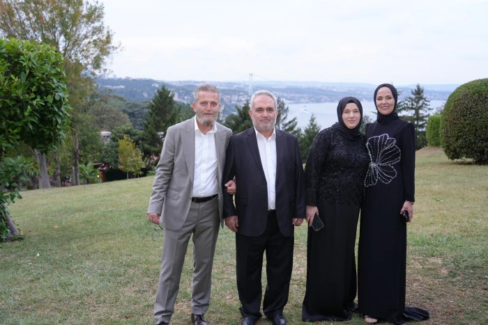 Firdevs & &Ouml;mer Faruk D&uuml;nyaevine girdi