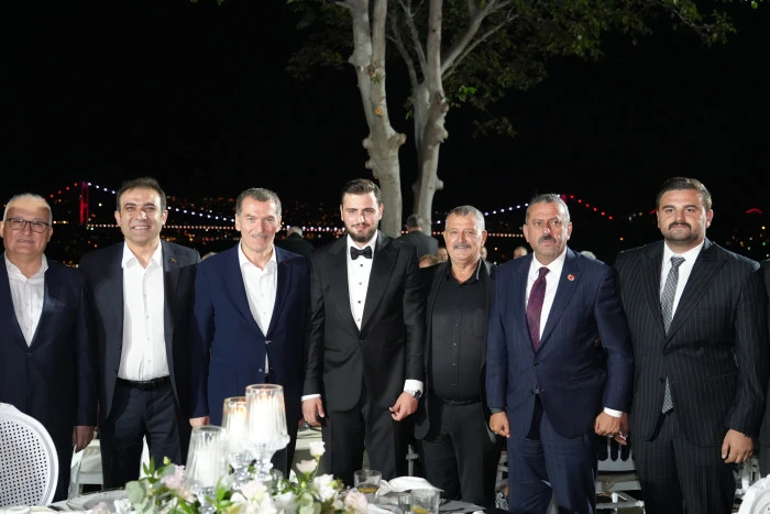 Firdevs & &Ouml;mer Faruk D&uuml;nyaevine girdi