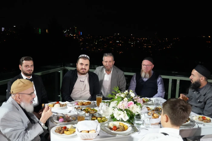 Firdevs & &Ouml;mer Faruk D&uuml;nyaevine girdi