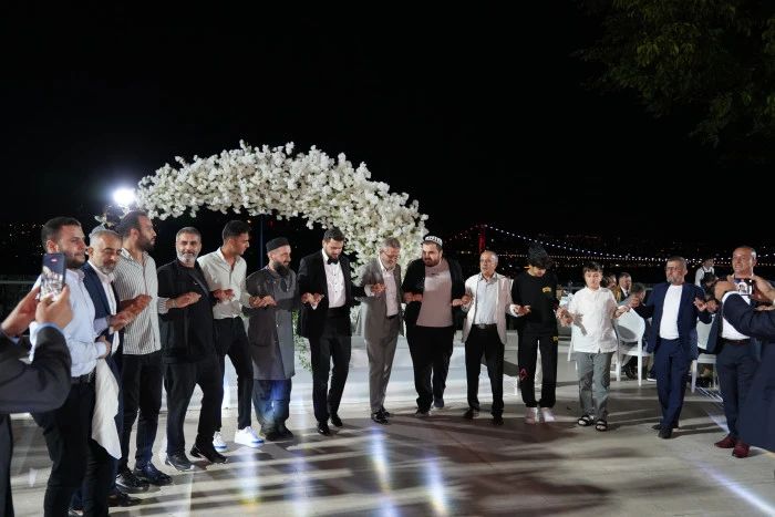 Firdevs & &Ouml;mer Faruk D&uuml;nyaevine girdi