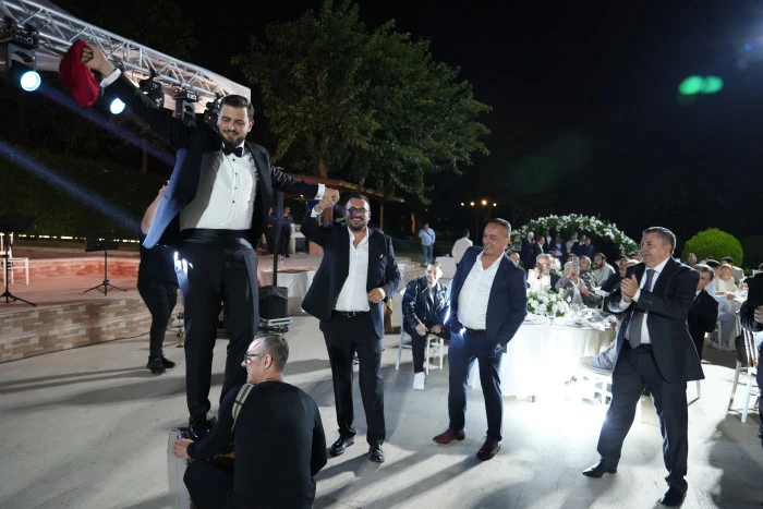 Firdevs & &Ouml;mer Faruk D&uuml;nyaevine girdi