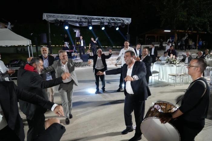 Firdevs & &Ouml;mer Faruk D&uuml;nyaevine girdi