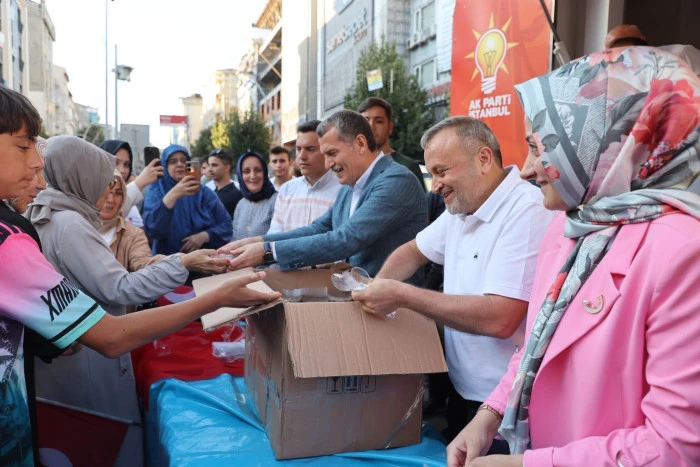 AK Parti Zeytinburnu İl&ccedil;e Başkanlığı&rsquo;ndan Aşure İkramı