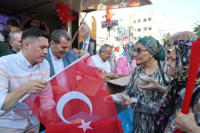 AK Parti Zeytinburnu İl&ccedil;e Başkanlığı&rsquo;ndan Aşure İkramı