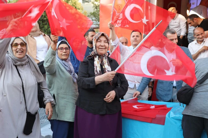 AK Parti Zeytinburnu İl&ccedil;e Başkanlığı&rsquo;ndan Aşure İkramı