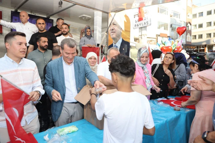 AK Parti Zeytinburnu İl&ccedil;e Başkanlığı&rsquo;ndan Aşure İkramı