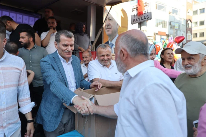 AK Parti Zeytinburnu İl&ccedil;e Başkanlığı&rsquo;ndan Aşure İkramı