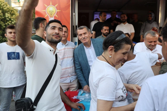 AK Parti Zeytinburnu İl&ccedil;e Başkanlığı&rsquo;ndan Aşure İkramı