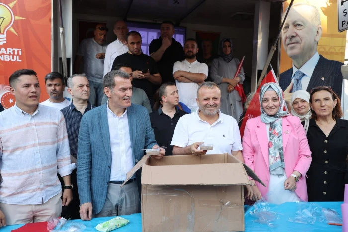 AK Parti Zeytinburnu İl&ccedil;e Başkanlığı&rsquo;ndan Aşure İkramı