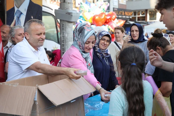 AK Parti Zeytinburnu İl&ccedil;e Başkanlığı&rsquo;ndan Aşure İkramı