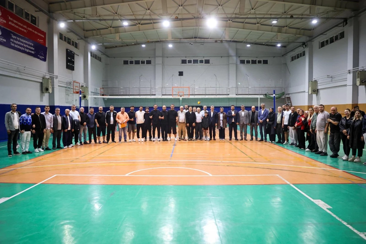AK Parti Voleybol Turnuvası&rsquo;nda &Ccedil;eyrek Final Heyecanı 