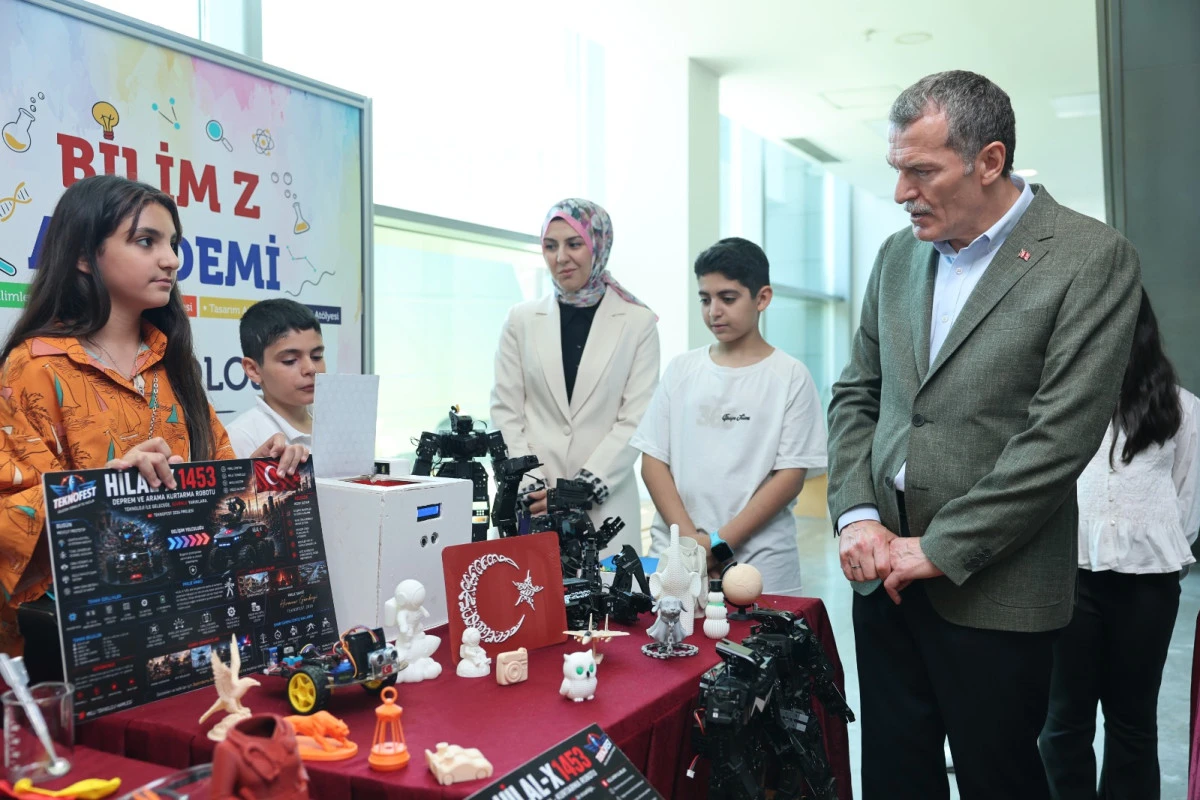 Bilim Z Akademi&rsquo;de Mezuniyet Coşkusu