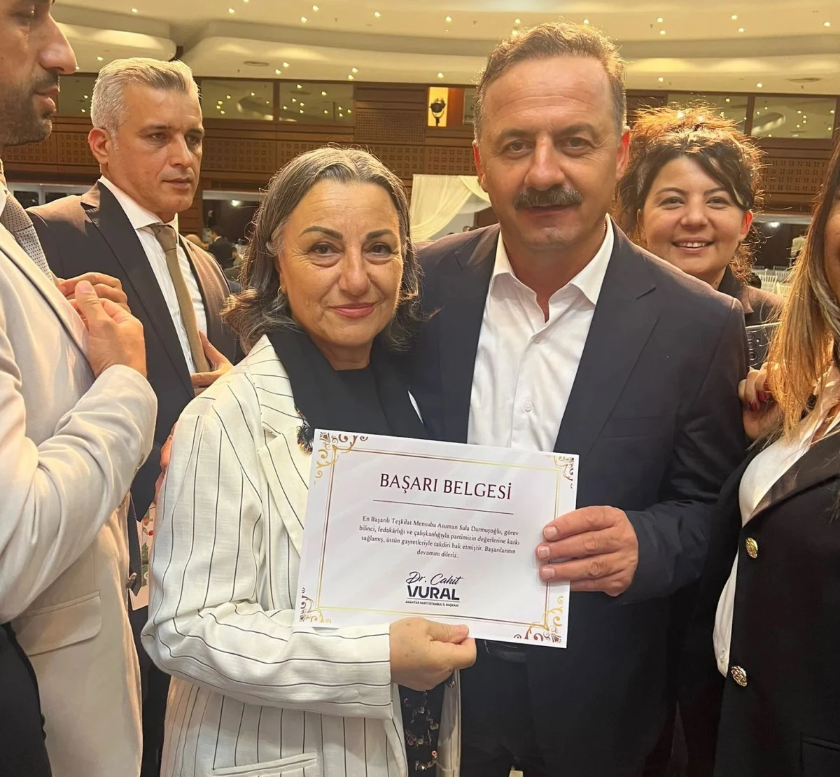 Durmuşoğlu, Genel Başkan Ağıralioğlu&rsquo;ndan Başarı Belgesi Aldı