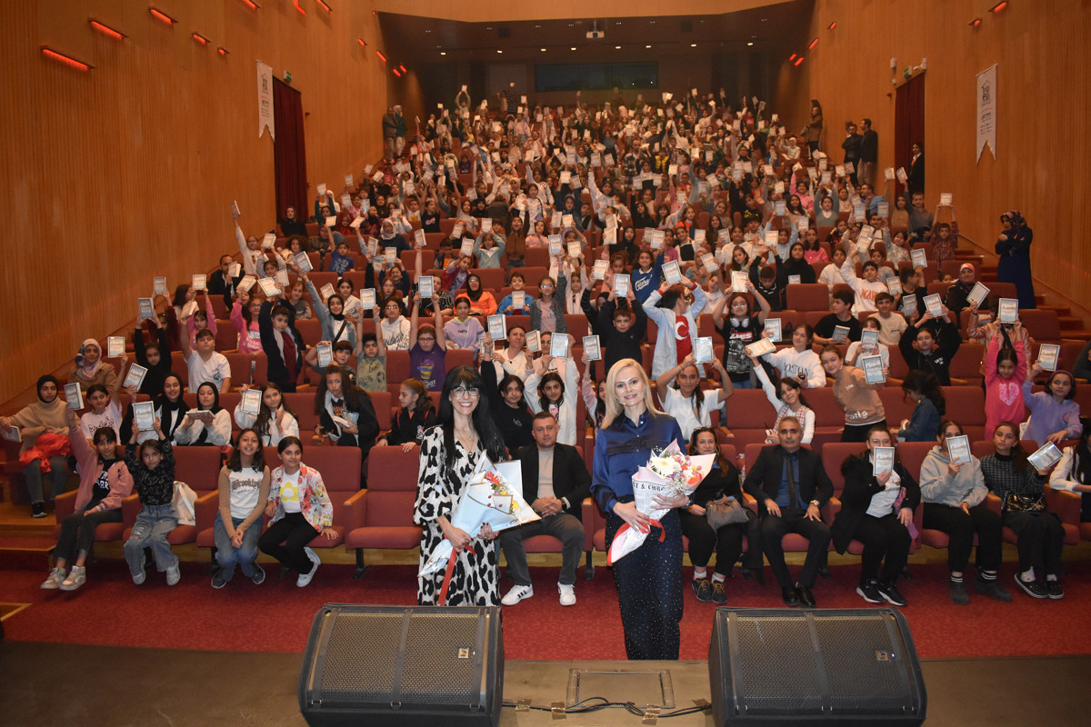 ‘Gençlerle Baş Başa Sohbetleri’ Seda Öğretir ve Almıla Aydın’la Başladı…