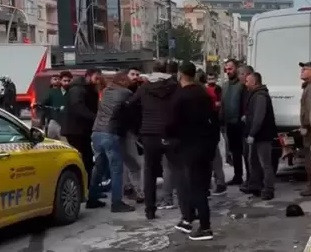 Kadının feryadını duyan koştu, tekme tokat yakalandı