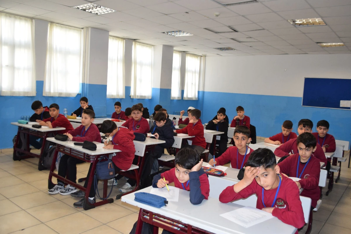 Zeytinburnu&rsquo;nda 3 Bin &Ouml;ğrenciye &lsquo;Akran&rsquo; Desteği Sağlandı.