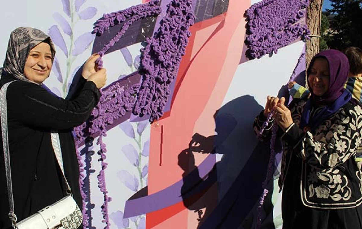 Zeytinburnu&rsquo;nda &ldquo;Bir İlmek de Sen At&rdquo; Etkinliğiyle Şiddete Karşı Farkındalık