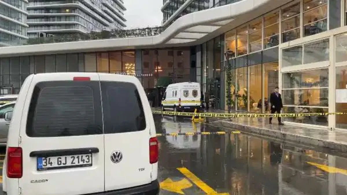 Zeytinburnu&rsquo;nda Danışma Noktasında Patlama: 2 Yaralı