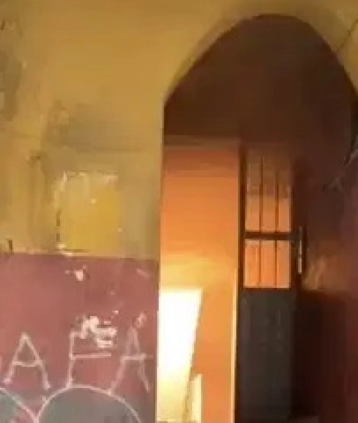 Zeytinburnu&rsquo;nda korkutan yangın: 4 kişi hastaneye kaldırıldı