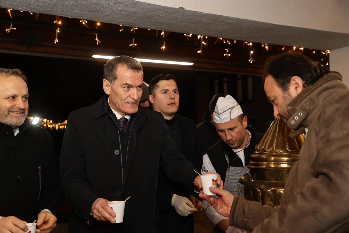 Zeytinburnu&rsquo;nda Ramazan Geleneği: Teravih Sonrası Salep İkramı